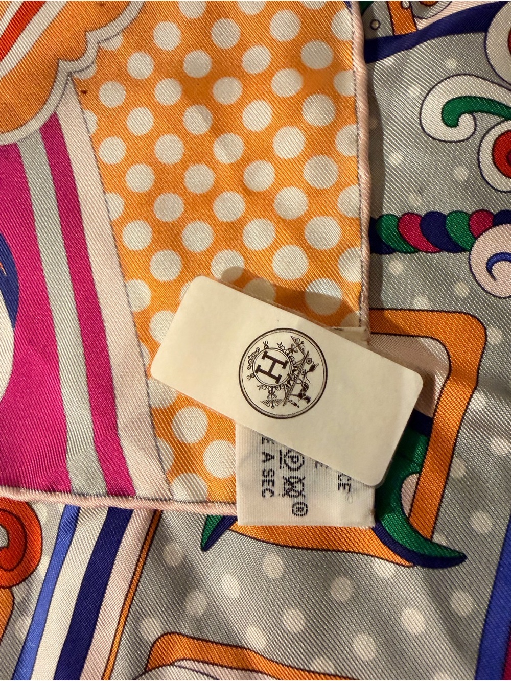 Hermès Faubourg Rainbow Gavroche 45 Scarf w/original tags in like new condition - Picture 3 of 13